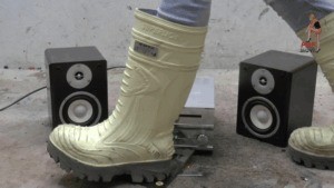 Dvd-player Meets Strong Wellies